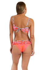 Top Pink Wild & Free (con copas y barbas)