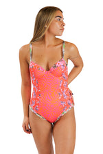One Piece Pink Top Pink Wild & Free (con copas y barbas)